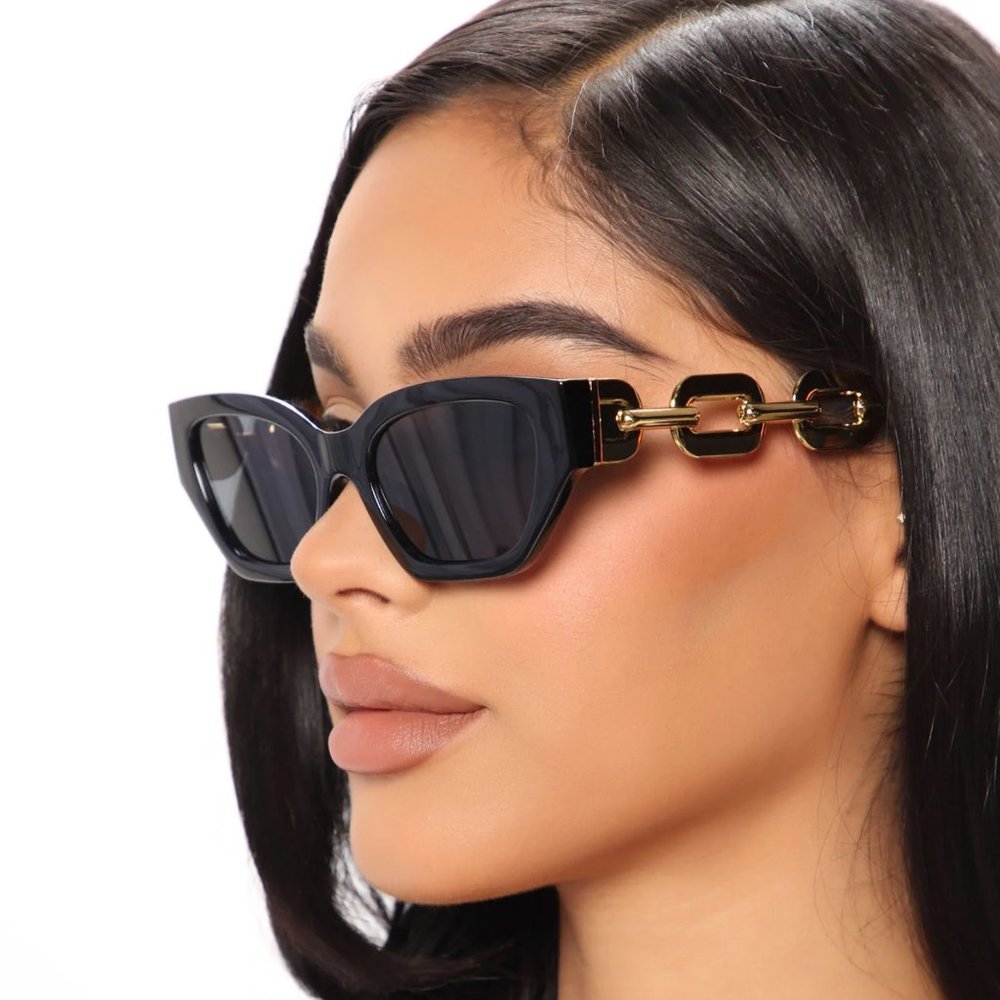 Oh So Fierce Sunglasses - Black